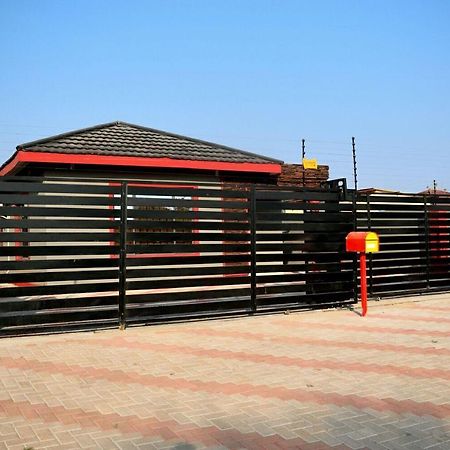 Mathlyn Guesthouse Gaborone Bagian luar foto