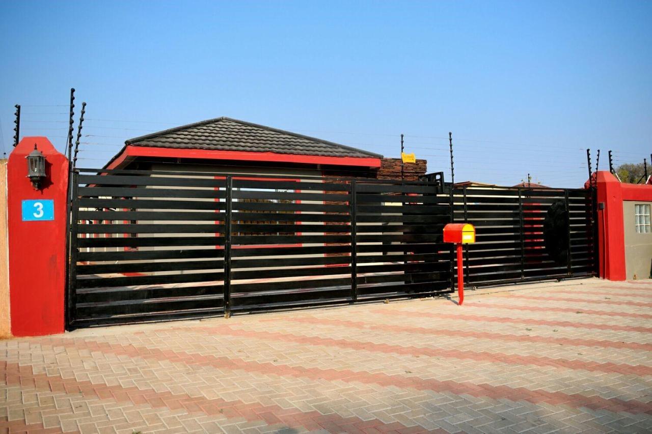 Mathlyn Guesthouse Gaborone Bagian luar foto