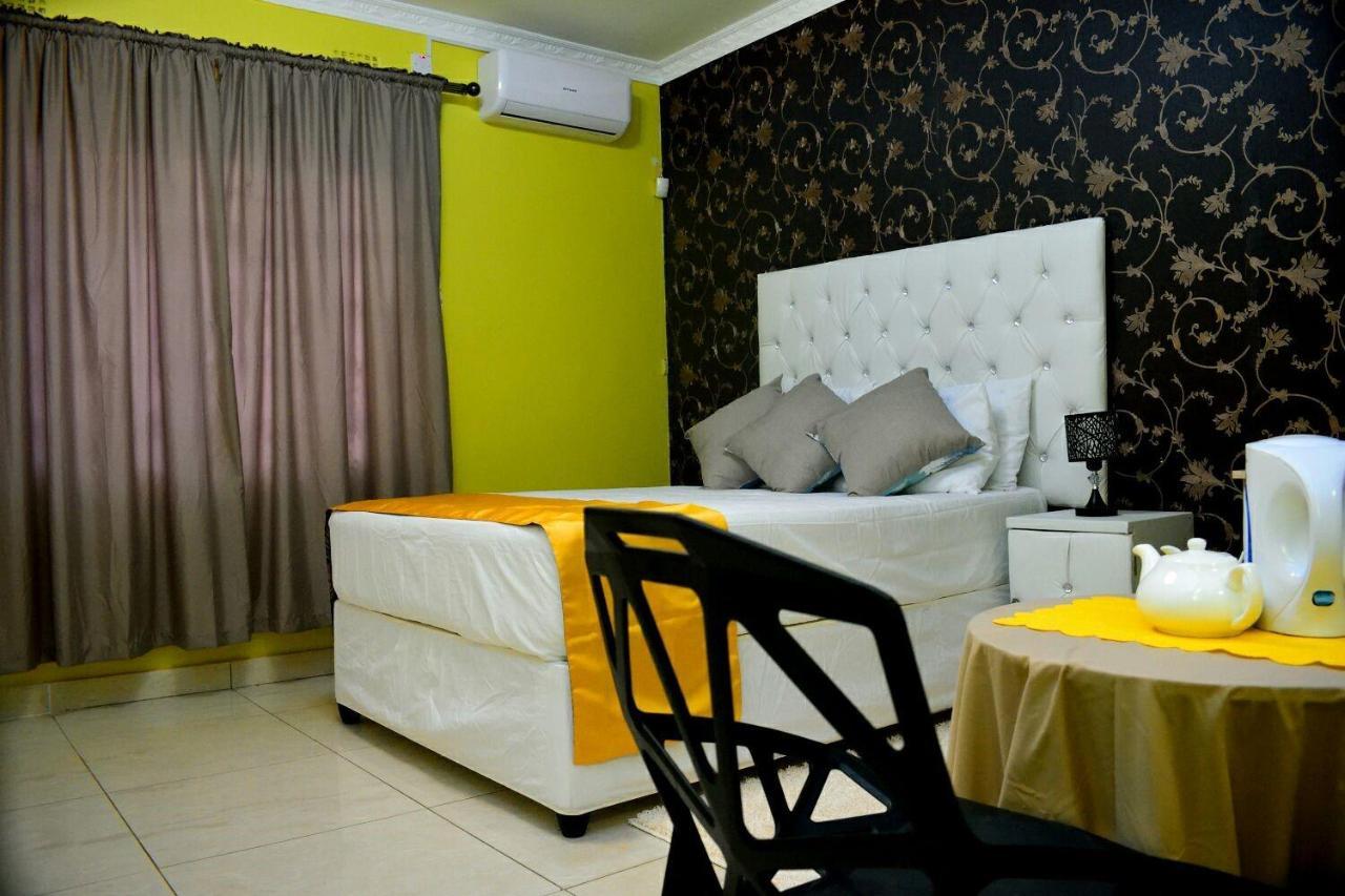 Mathlyn Guesthouse Gaborone Bagian luar foto