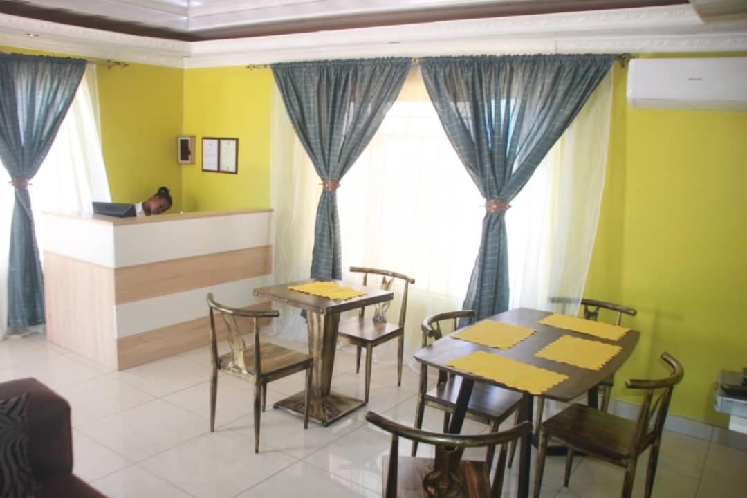 Mathlyn Guesthouse Gaborone Bagian luar foto