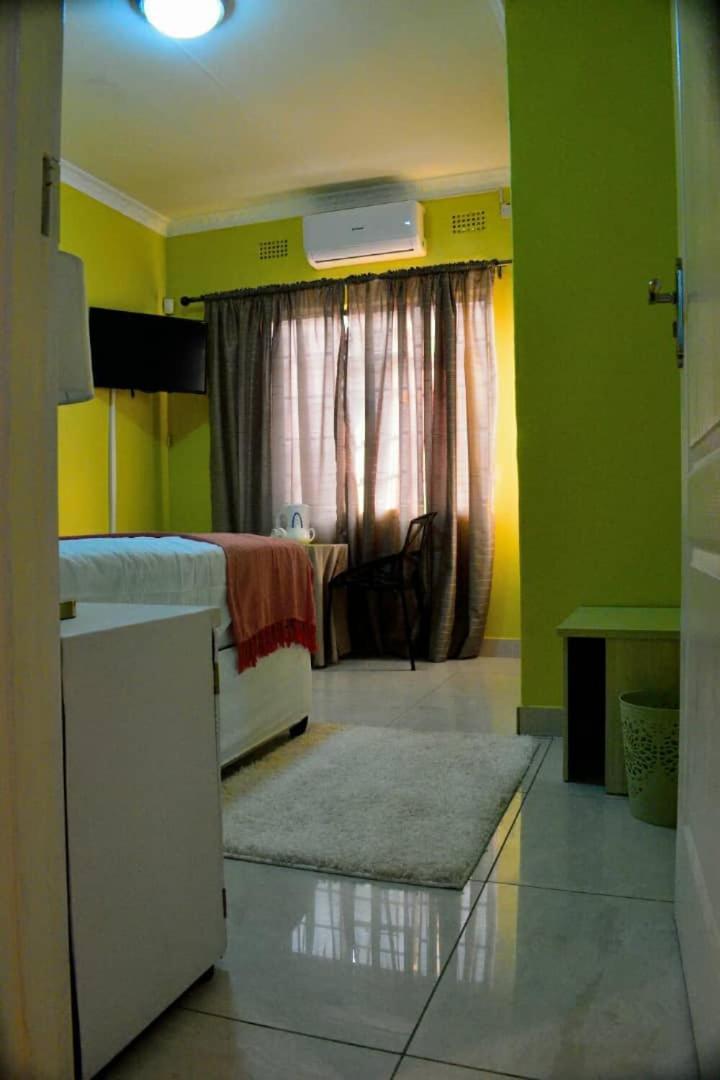 Mathlyn Guesthouse Gaborone Bagian luar foto