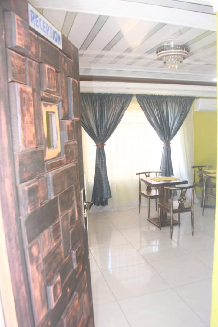 Mathlyn Guesthouse Gaborone Bagian luar foto