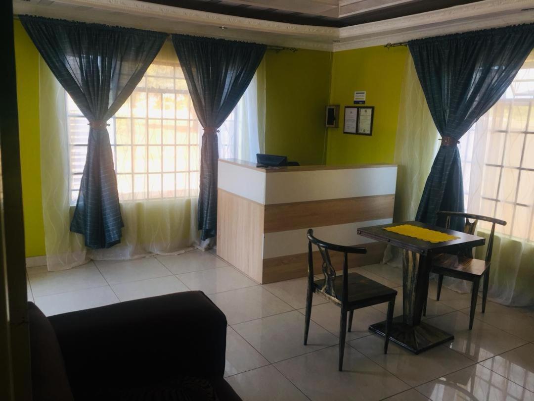 Mathlyn Guesthouse Gaborone Bagian luar foto