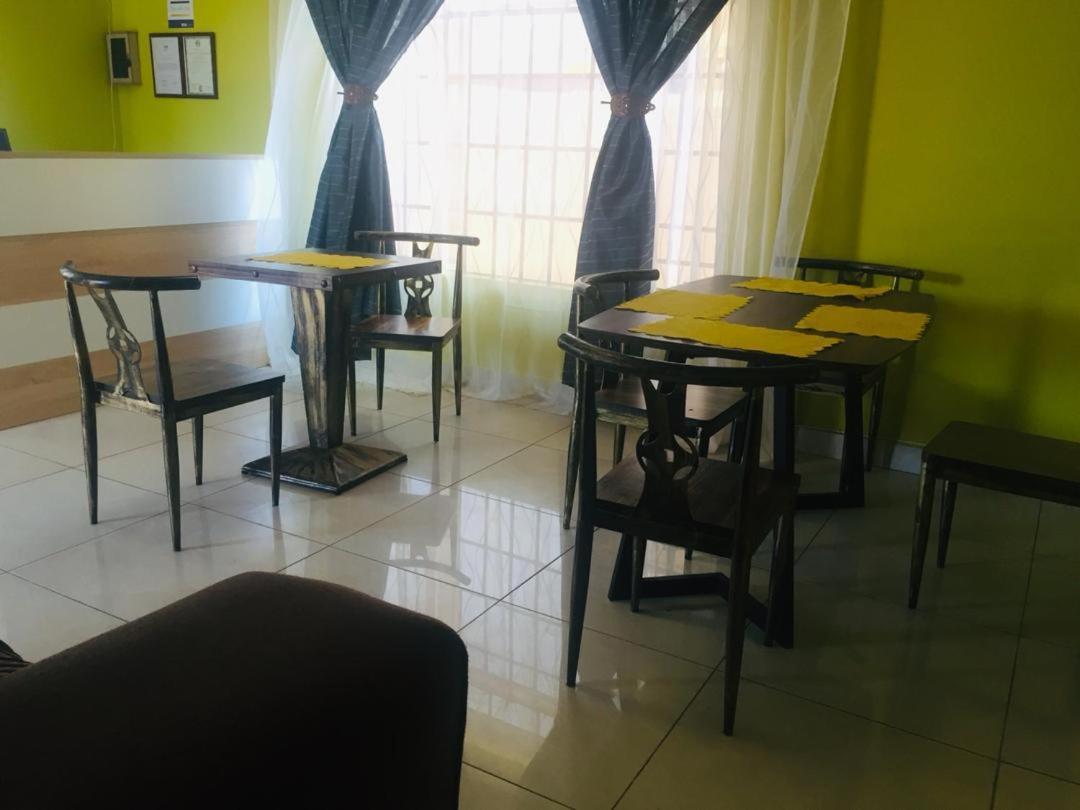 Mathlyn Guesthouse Gaborone Bagian luar foto