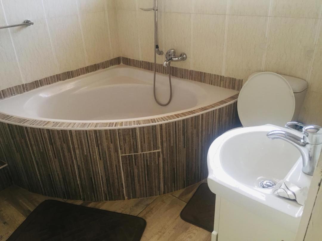 Mathlyn Guesthouse Gaborone Bagian luar foto