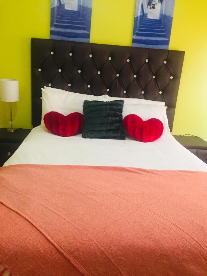 Mathlyn Guesthouse Gaborone Bagian luar foto