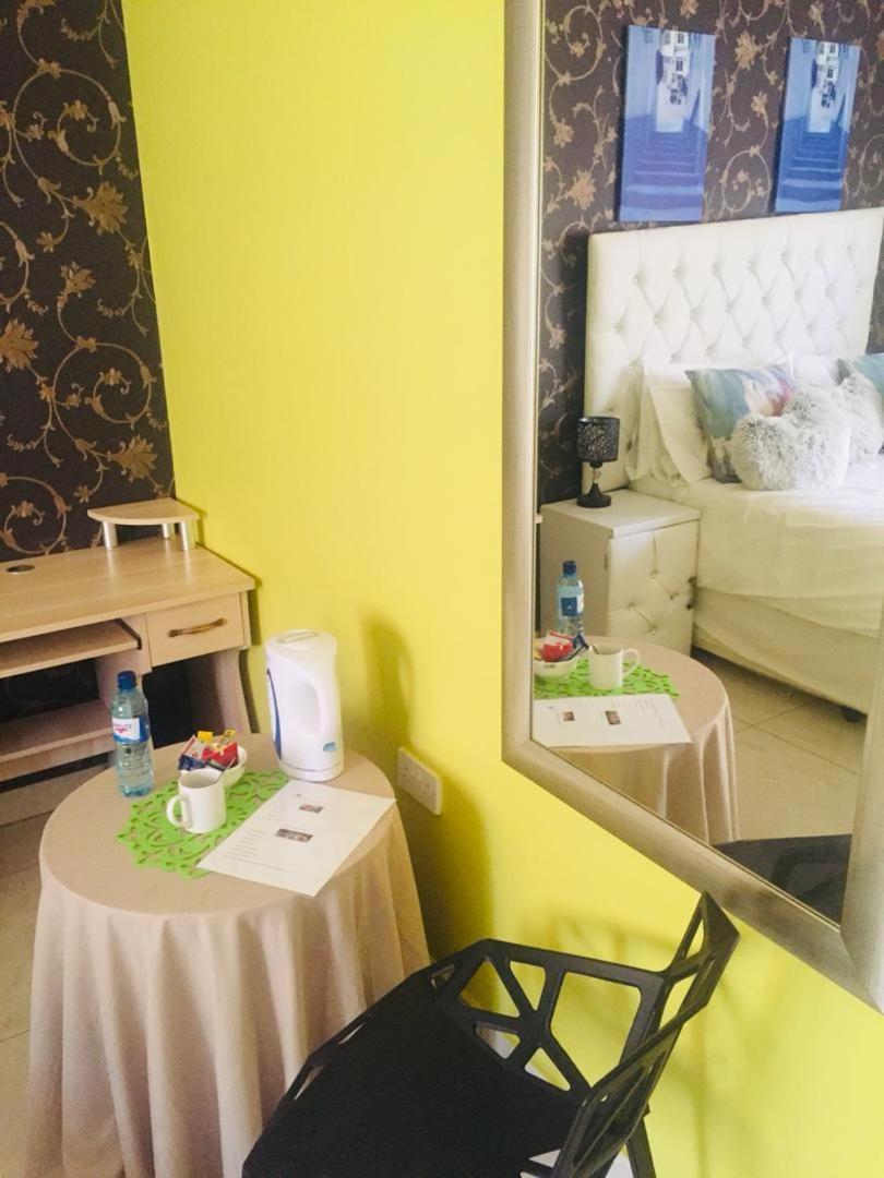 Mathlyn Guesthouse Gaborone Bagian luar foto