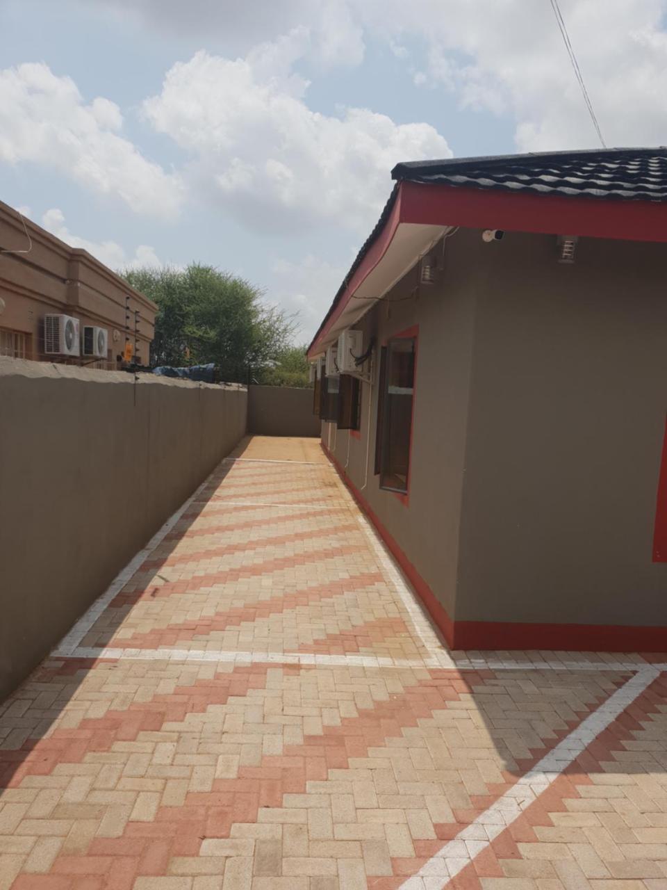 Mathlyn Guesthouse Gaborone Bagian luar foto