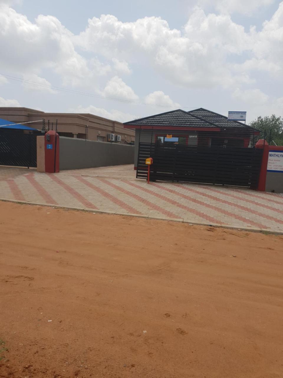 Mathlyn Guesthouse Gaborone Bagian luar foto