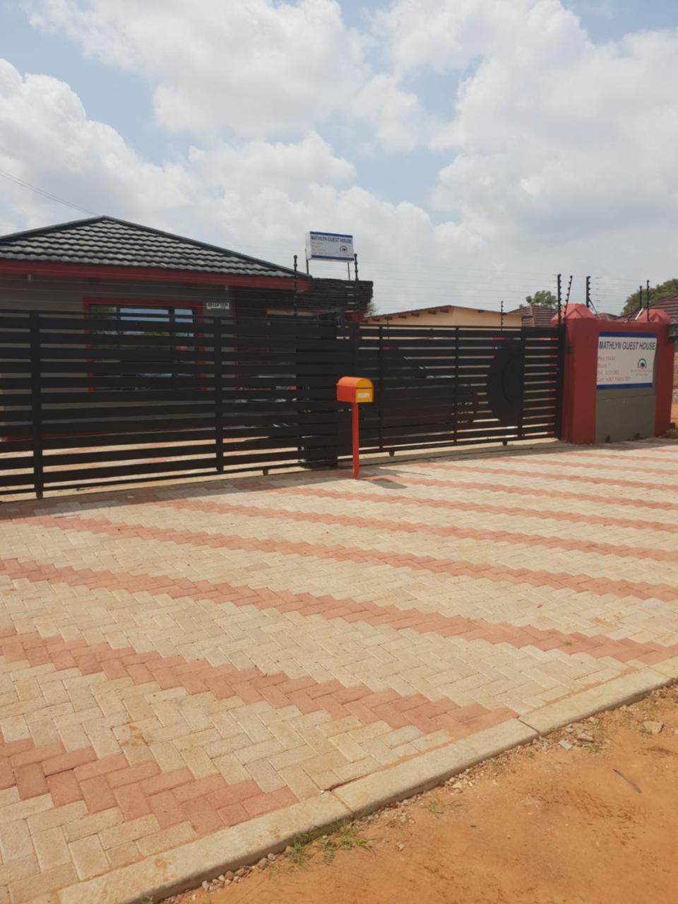Mathlyn Guesthouse Gaborone Bagian luar foto